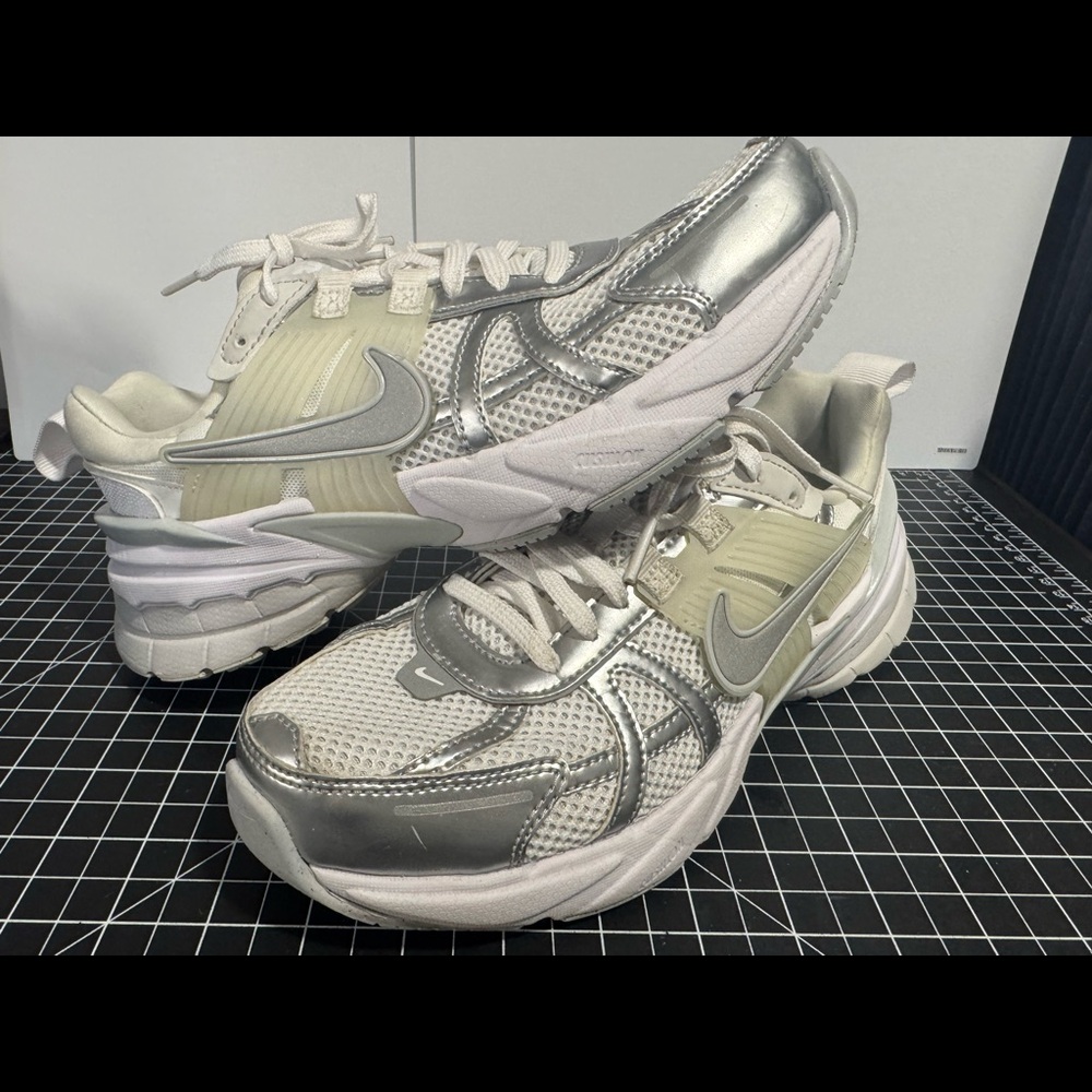Nike V2K Run Women’s Size 7